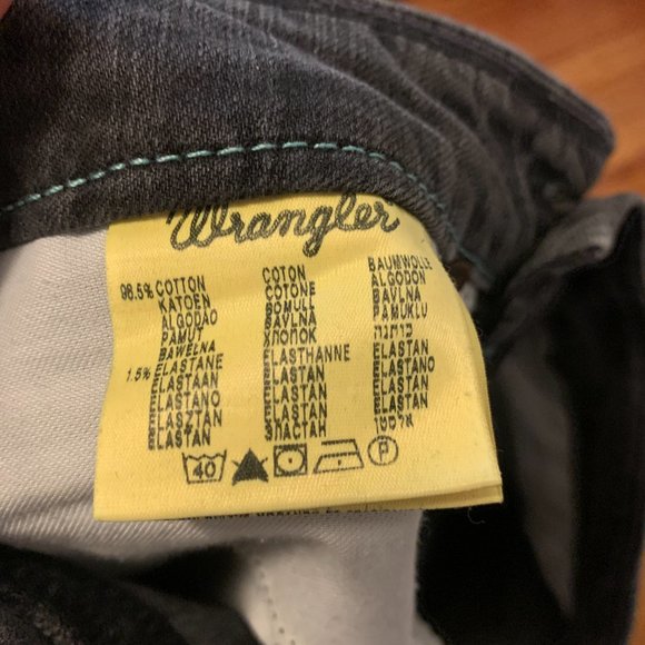 Wrangler Sofia Hip Hugging Straight Leg Jeans - Picture 2 of 6